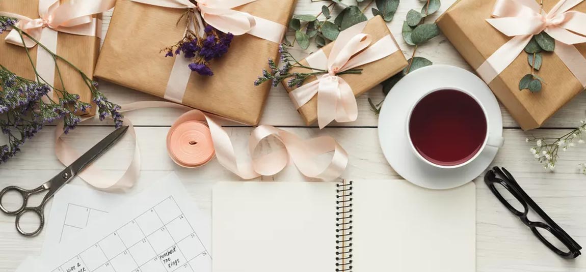 Gift wrapping with tea and plants